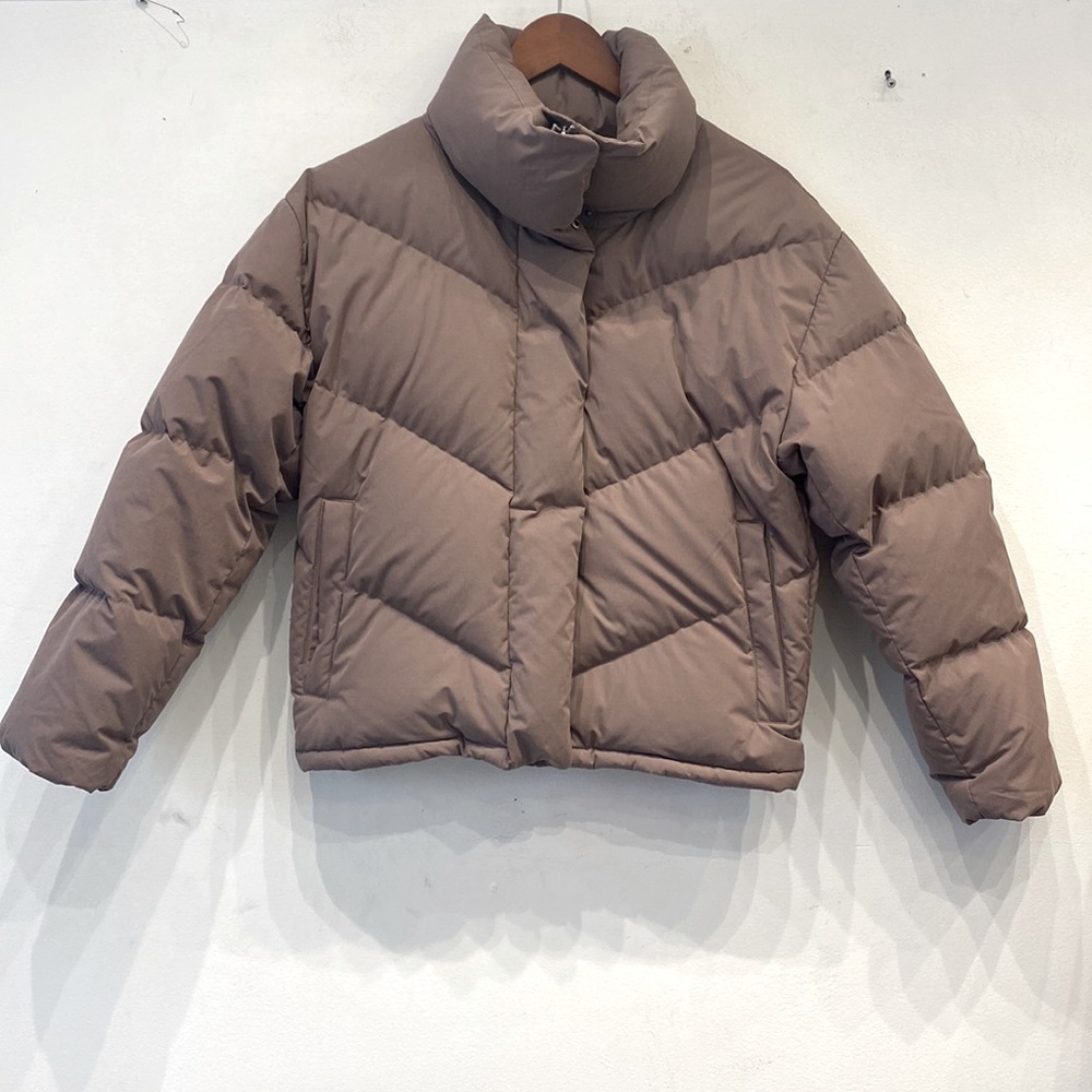SOLD Aritzia Wilfred 2XS Stone Taupe Brown The Cloud Puff Jacket Short Zip Coat - Picture 2 of 7